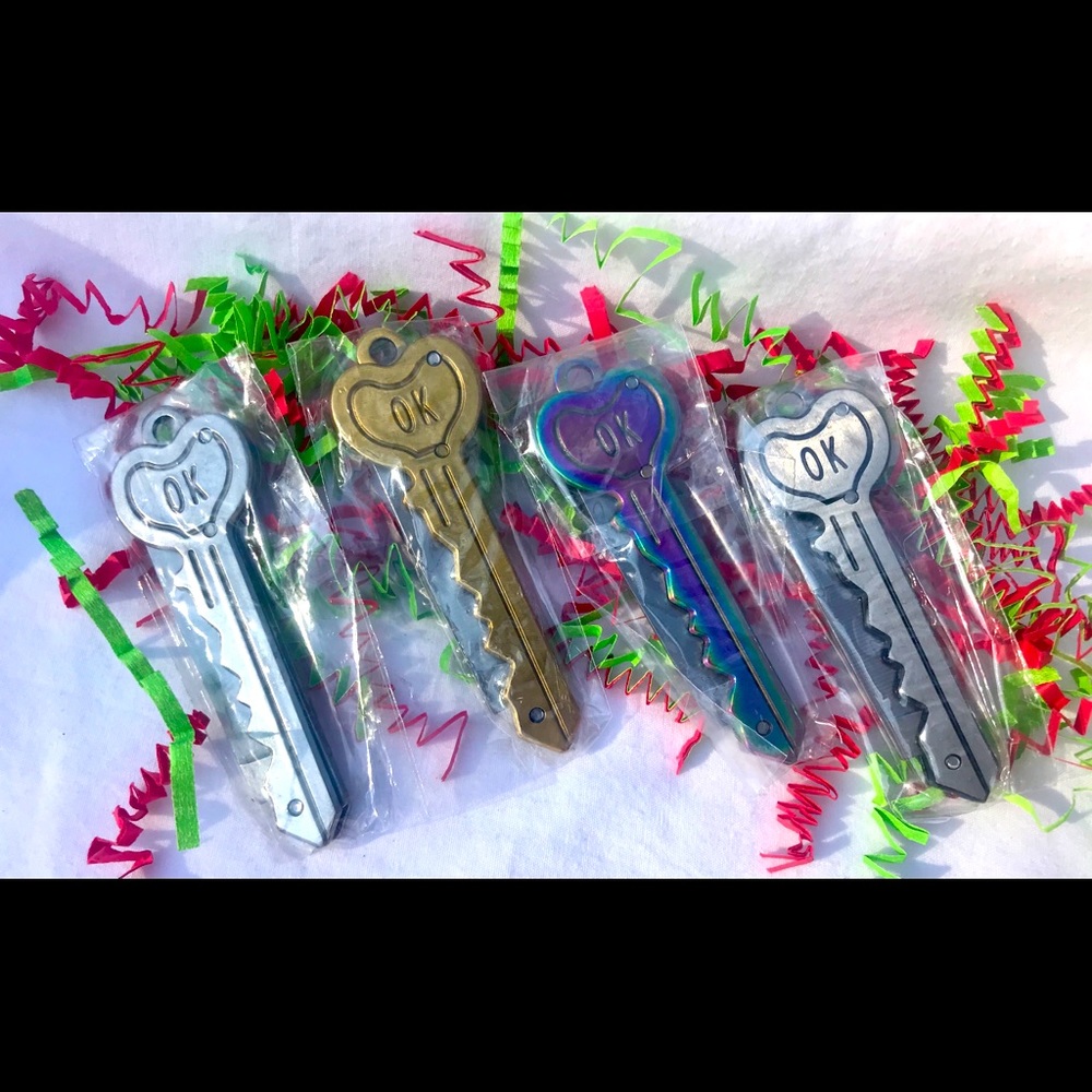 Protective keychain knife